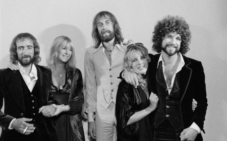 Fleetwood Mac’s Blockbuster Surges 100 Spots On Billboard’s Albums Chart