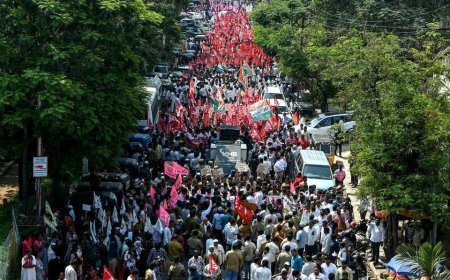 Indian Farmers And Trade Unions Hold Nationwide Strike To Protest U.S. Trade Deal (Photos)